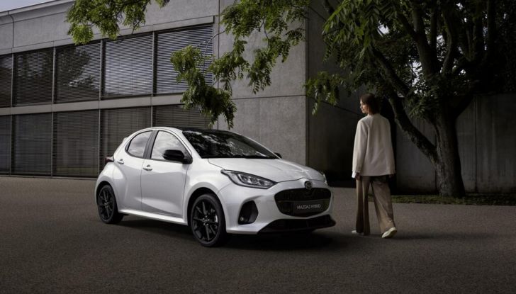 Mazda 2 Hybrid 2024: caratteristiche, design, versioni, abitacolo, motore e prezzi - Foto 13 di 21