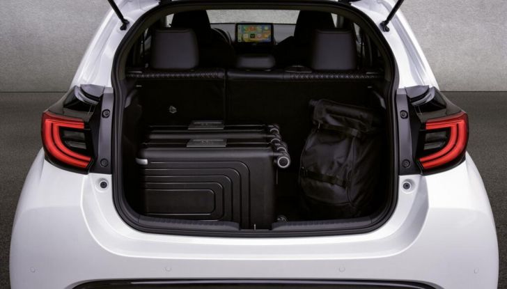 Mazda 2 Hybrid 2024: caratteristiche, design, versioni, abitacolo, motore e prezzi - Foto 3 di 21