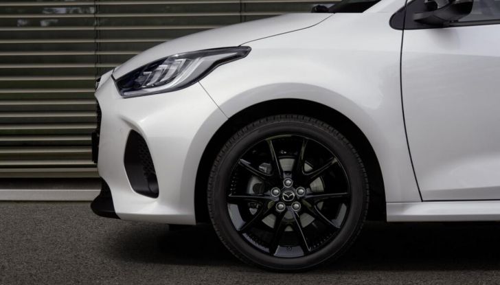 Mazda 2 Hybrid 2024: caratteristiche, design, versioni, abitacolo, motore e prezzi - Foto 4 di 21