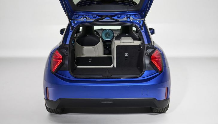 Nuova Mini Cooper 2024: una fusione di tradizione e avanguardia tecnologica - Foto 95 di 122