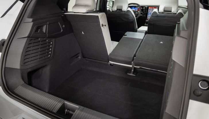 Renault Scenic E-Tech Electric: caratteristiche, allestimenti, autonomia e motori per l’Italia - Foto 74 di 75