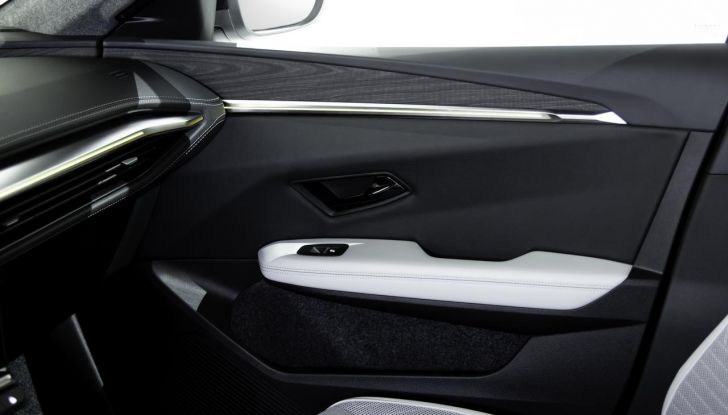 Renault Scenic E-Tech Electric: caratteristiche, allestimenti, autonomia e motori per l’Italia - Foto 70 di 75