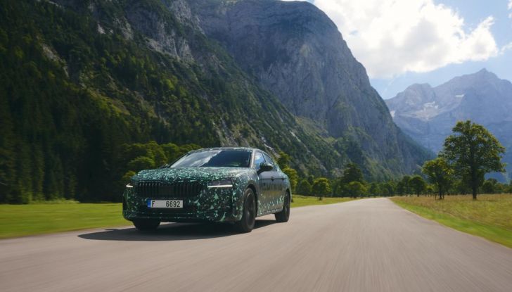 Skoda Superb 2024: primo assaggio della berlina di quarta generazione - Foto 27 di 32