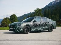 Skoda Superb 2024: primo assaggio della berlina di quarta generazione