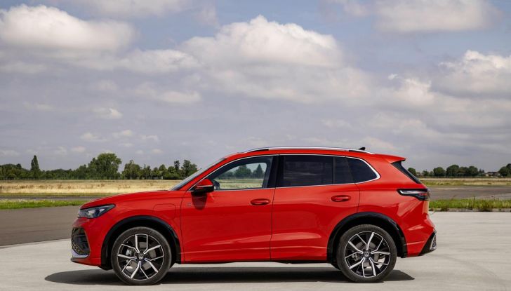 Volkswagen Tiguan 2024: svelata la terza generazione del SUV - Foto 15 di 135
