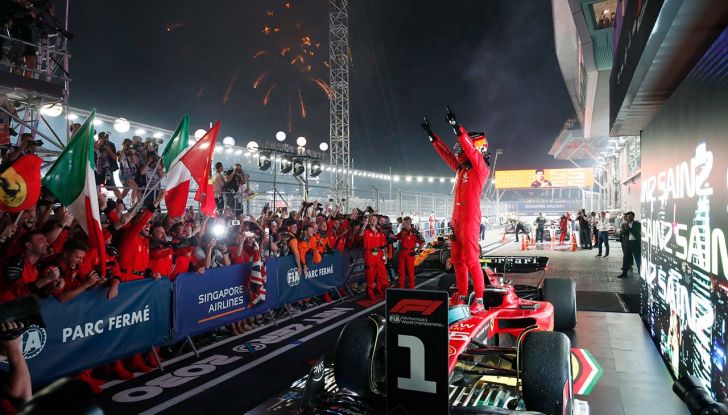 F1 2023, GP Singapore: Sainz riporta alla vittoria la Ferrari, Norris e Hamilton sul podio - Foto 1 di 10