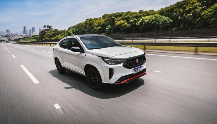 Abarth Fastback: debutta il nuovo SUV coupé dello Scorpione - Foto 76 di 88