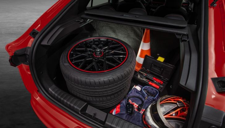 Abarth Fastback: debutta il nuovo SUV coupé dello Scorpione - Foto 59 di 88