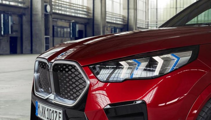 BMW iX2: design, prestazioni e autonomia del primo SUV coupé elettrico del brand - Foto 2 di 73