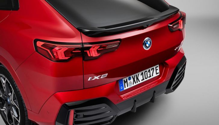 BMW iX2: design, prestazioni e autonomia del primo SUV coupé elettrico del brand - Foto 56 di 73