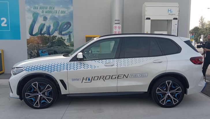 BMW iX5 Hydrogen prova su strada e prestazioni del SUV Fuel Cell - Foto 2 di 16