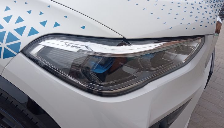 BMW iX5 Hydrogen prova su strada e prestazioni del SUV Fuel Cell - Foto 7 di 16