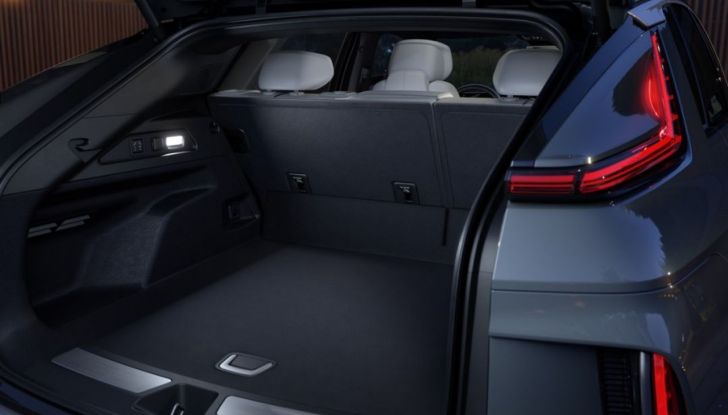 General Motors torna in Europa con Cadillac Lyriq, SUV 100% elettrico - Foto 29 di 72