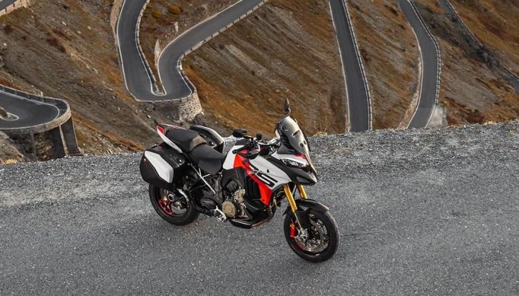 Ducati Multistrada V4 RS: è lei la moto da turismo più sportiva mai offerta dal brand - Foto 33 di 43