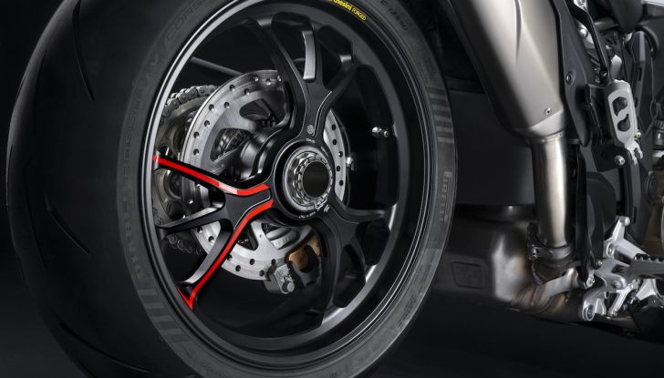 Ducati Multistrada V4 RS, quando la Superbike incontra il touring - Foto 9 di 13