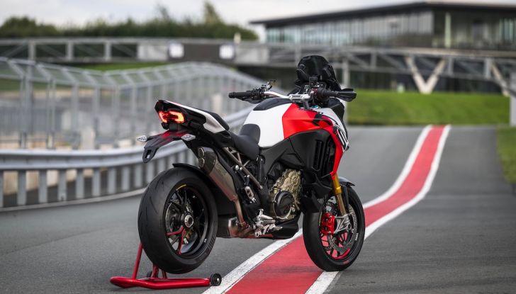 Ducati Multistrada V4 RS, quando la Superbike incontra il touring - Foto 10 di 13