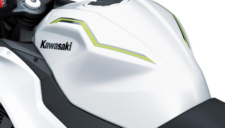 Kawasaki Ninja 7 Hybrid: debutta ufficialmente la prima moto ibrida al mondo - Foto 3 di 45