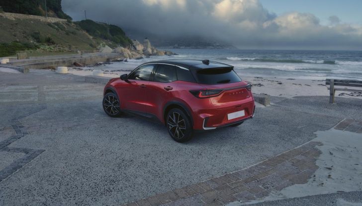 Lexus LBX 2024: prezzi e versioni per il mercato italiano - Foto 2 di 12