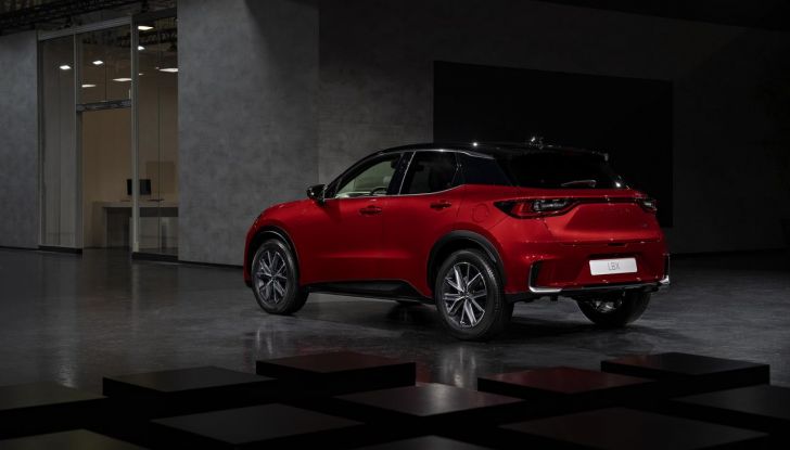 Lexus LBX 2024: prezzi e versioni per il mercato italiano - Foto 7 di 12