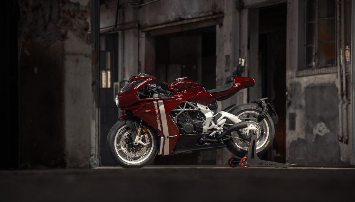 MV Agusta Superveloce 98 Edition Limitata: omaggio all’iconico monocilindrico 98cc - Foto 2 di 24