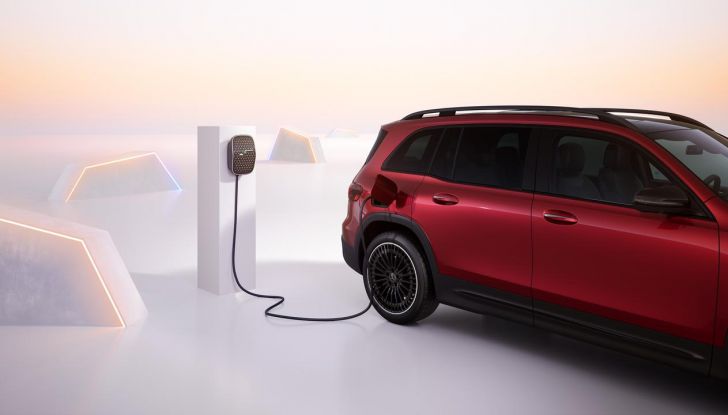 Mercedes EQA ed EQB 2024: prezzi, versioni e autonomia - Foto 36 di 40