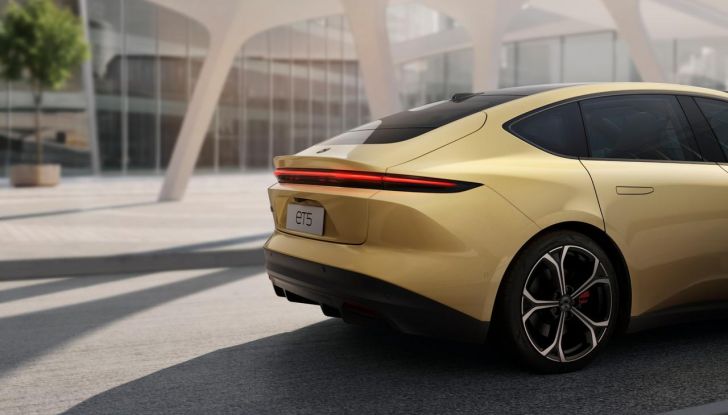 NIO EL6: arriva in Europa il SUV elettrico con batteria intercambiabile - Foto 6 di 51