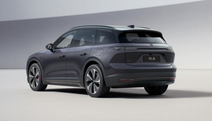NIO EL6: arriva in Europa il SUV elettrico con batteria intercambiabile - Foto 7 di 51
