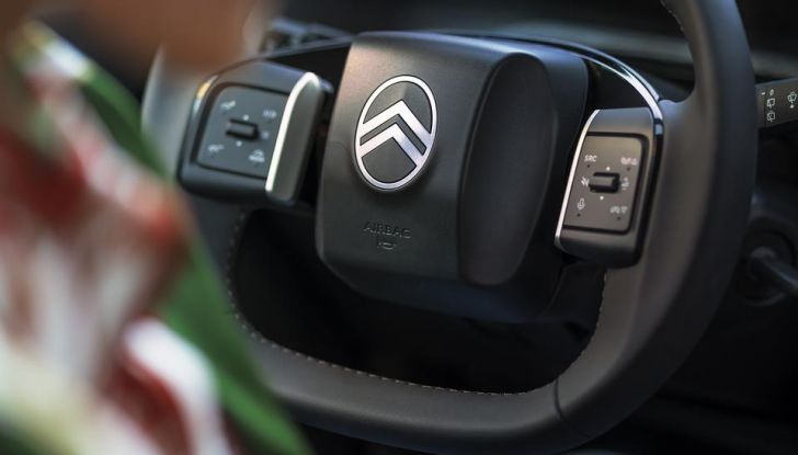 Nuova Citroën C3: caratteristiche, design, abitacolo, allestimenti, motori e prezzi - Foto 35 di 71