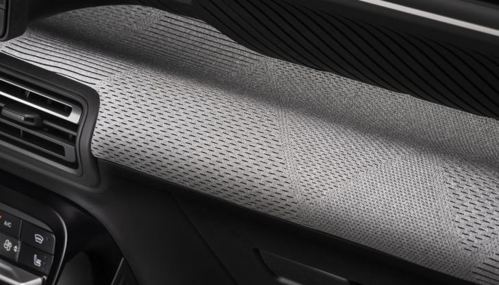 Nuova Citroën C3: caratteristiche, design, abitacolo, allestimenti, motori e prezzi - Foto 53 di 71