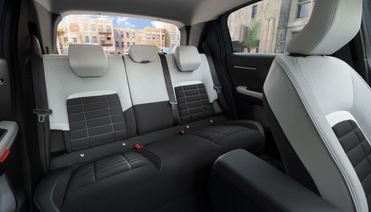 Nuova Citroën C3: caratteristiche, design, abitacolo, allestimenti, motori e prezzi - Foto 17 di 71