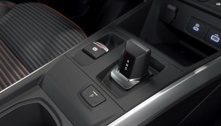 Renault Kardian: caratteristiche, design, interni e motore del nuovo SUV compatto - Foto 9 di 35