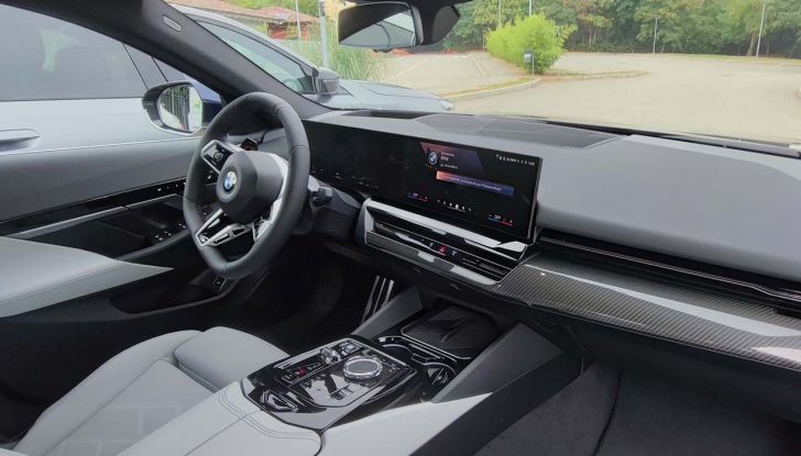 BMW Serie 5 2023: prova su strada, prezzi e versioni della berlina tedesca, ora anche elettrica - Foto 13 di 19