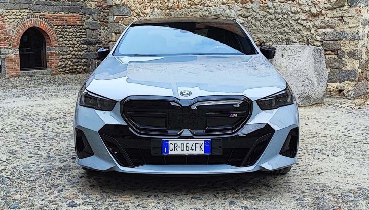 BMW Serie 5 2023: prova su strada, prezzi e versioni della berlina tedesca, ora anche elettrica - Foto 2 di 19