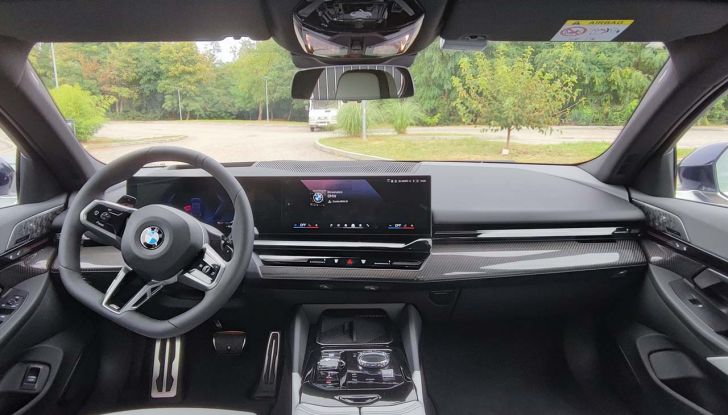 BMW Serie 5 2023: prova su strada, prezzi e versioni della berlina tedesca, ora anche elettrica - Foto 9 di 19