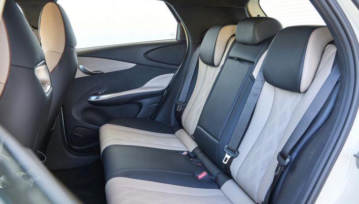 BYD Dolphin: caratteristiche, autonomia, prezzi e prova su strada a Milano - Foto 23 di 136