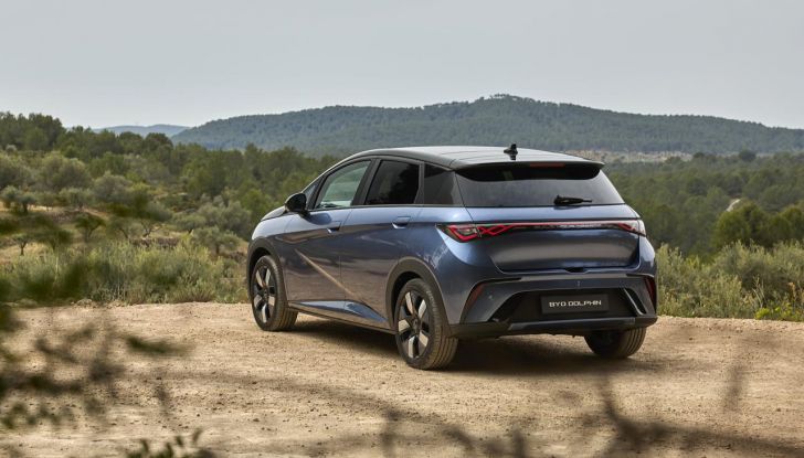 BYD Dolphin: caratteristiche, autonomia, prezzi e prova su strada a Milano - Foto 136 di 136