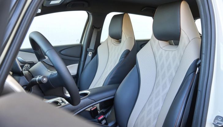 BYD Dolphin: caratteristiche, autonomia, prezzi e prova su strada a Milano - Foto 18 di 136