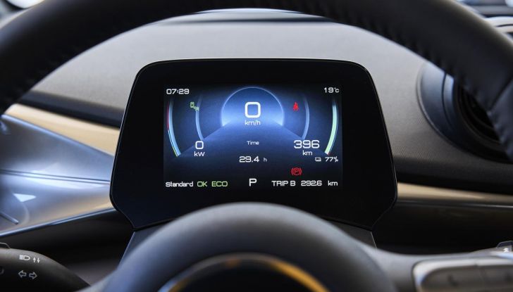 BYD Dolphin: caratteristiche, autonomia, prezzi e prova su strada a Milano - Foto 13 di 136