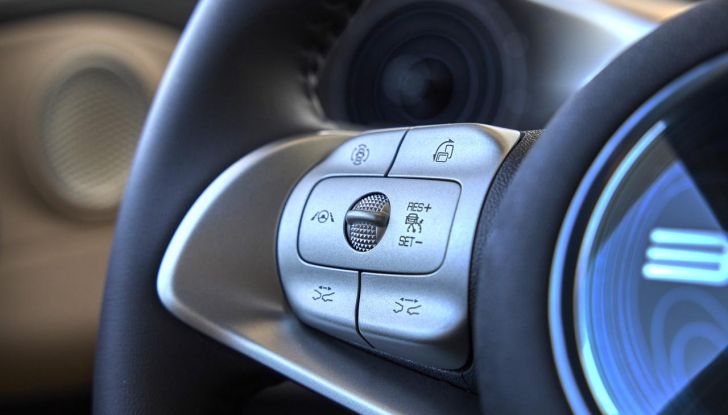 BYD Dolphin: caratteristiche, autonomia, prezzi e prova su strada a Milano - Foto 135 di 136