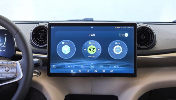 BYD Dolphin: caratteristiche, autonomia, prezzi e prova su strada a Milano - Foto 6 di 136