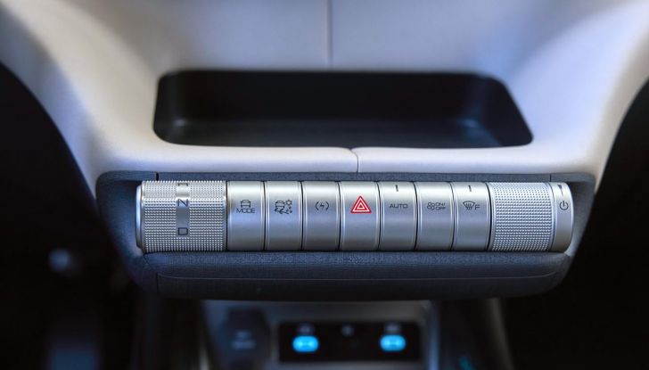 BYD Dolphin: caratteristiche, autonomia, prezzi e prova su strada a Milano - Foto 126 di 136