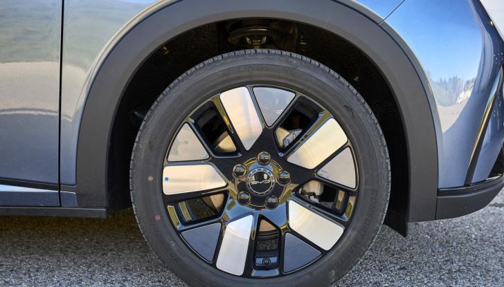 BYD Dolphin: caratteristiche, autonomia, prezzi e prova su strada a Milano - Foto 117 di 136