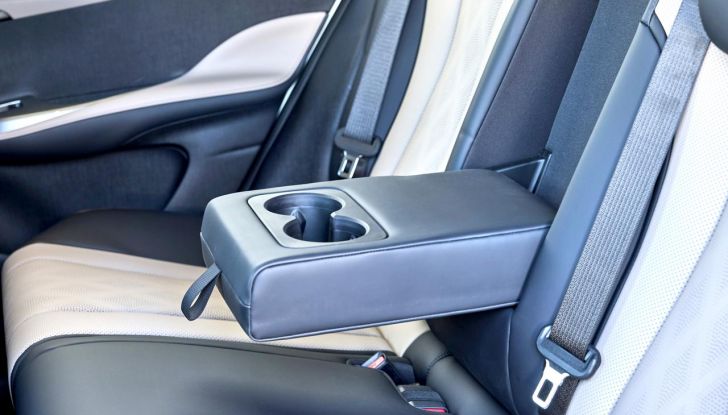 BYD Dolphin: caratteristiche, autonomia, prezzi e prova su strada a Milano - Foto 110 di 136