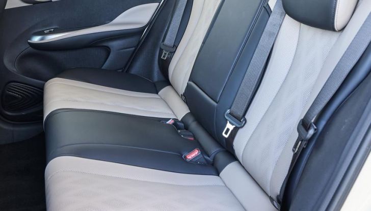 BYD Dolphin: caratteristiche, autonomia, prezzi e prova su strada a Milano - Foto 102 di 136