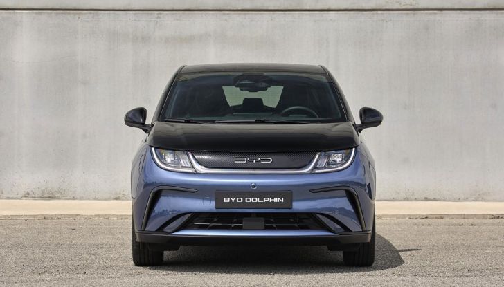 BYD Dolphin: caratteristiche, autonomia, prezzi e prova su strada a Milano - Foto 95 di 136