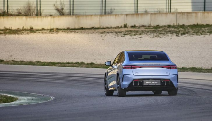 BYD Seal provata su strada a Milano - Foto 83 di 110