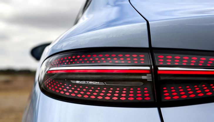 BYD Seal provata su strada a Milano - Foto 9 di 110