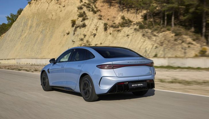 BYD Seal provata su strada a Milano - Foto 68 di 110