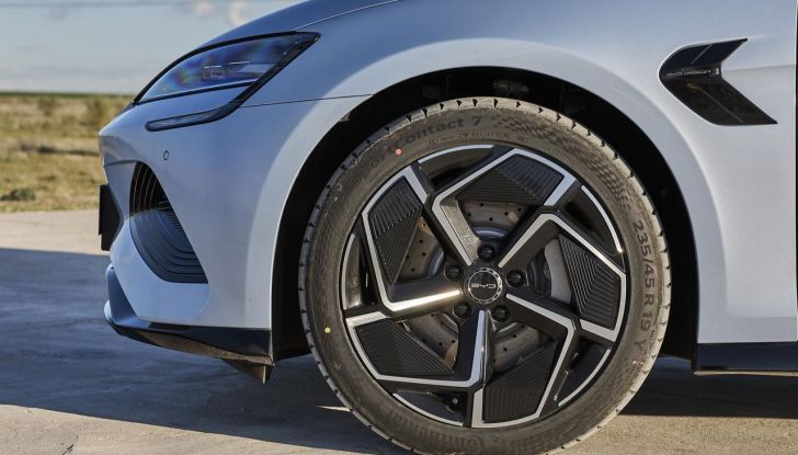 BYD Seal provata su strada a Milano - Foto 16 di 110