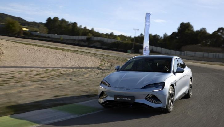 BYD Seal provata su strada a Milano - Foto 62 di 110